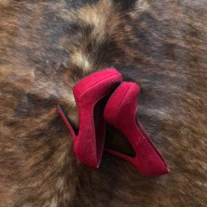 Red heels. Size 7. Made by Brash.